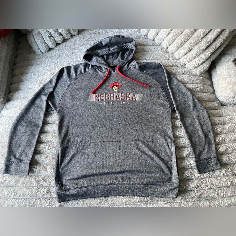 NWT- Men’s Champion Elite Nebraska Huskers Gray Hoodie Size Large